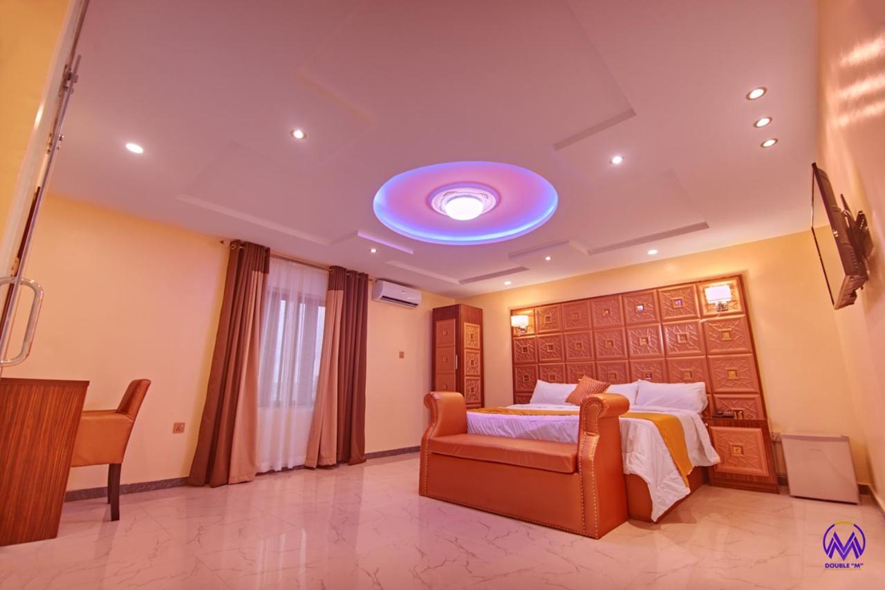 Double M Exquisite Suites And Lounge Lekki Ogombo Exterior photo