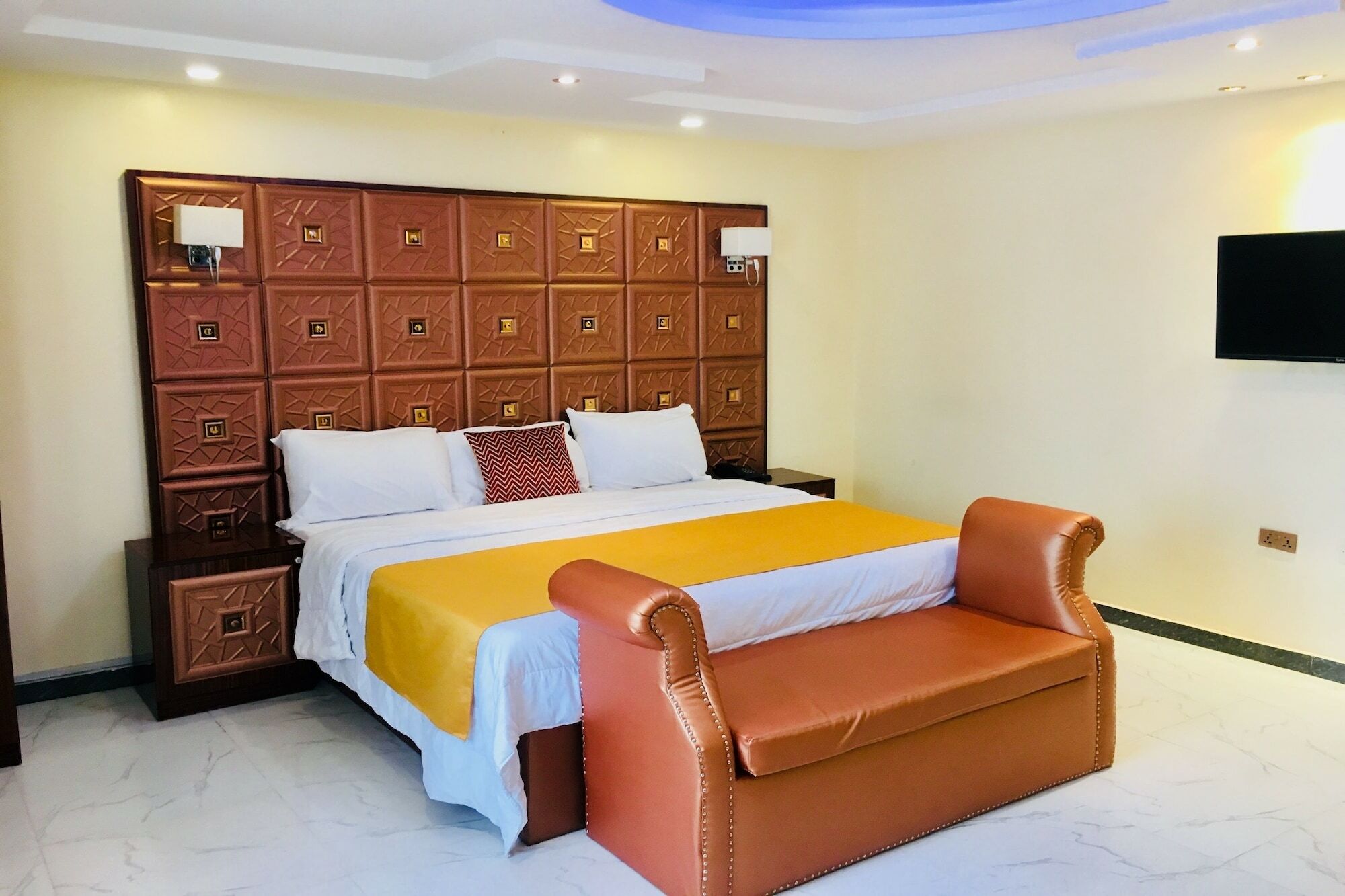 Double M Exquisite Suites And Lounge Lekki Ogombo Exterior photo